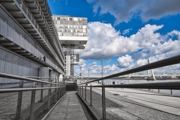 Kranhäuser im Himmel